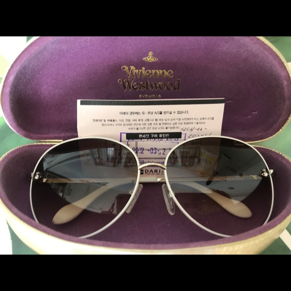Vivienne Westwood Glasses in white